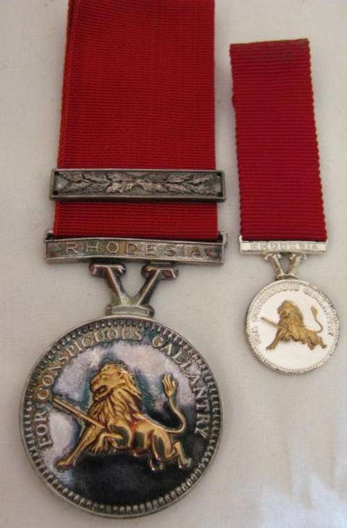 RHODESIAN CONSPICUOUS GALLANTRY DECORATION FULL SIZE & MINIATURE.