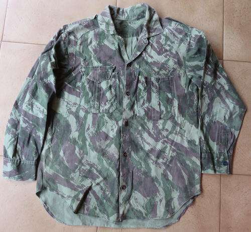 PORTUGUESE LIZARD CAMO SHIRT-ORIGINAL ANGOLA WAR PERIOD-SIZE MEDIUM-MEASURES 50CM ARMPIT TO ARMPIT-C