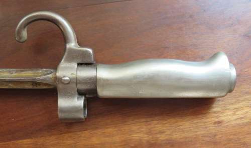 FRENCH 1886 BAYONET WITH WHITE METAL HILT,QUILLON & PRESS CATCH-OVERALL LENGTH 63,8CM-COMES WITH MET