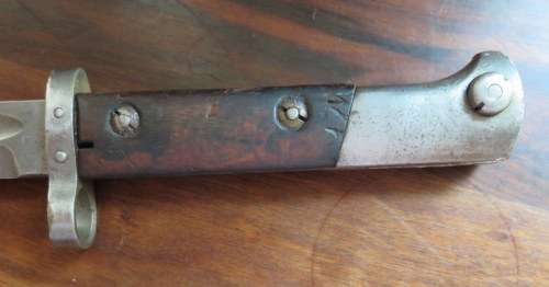 CZECH VZ 33 BAYONET FOR THE CZECH MAUSER-SERIAL NUMBER ON THE POMMEL-METAL SCABBARD WITH LEATHER FRO