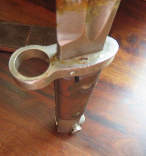 CZECH VZ 33 BAYONET FOR THE CZECH MAUSER-SERIAL NUMBER ON THE POMMEL-METAL SCABBARD WITH LEATHER FRO