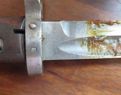 CZECH VZ 33 BAYONET FOR THE CZECH MAUSER-SERIAL NUMBER ON THE POMMEL-METAL SCABBARD WITH LEATHER FRO