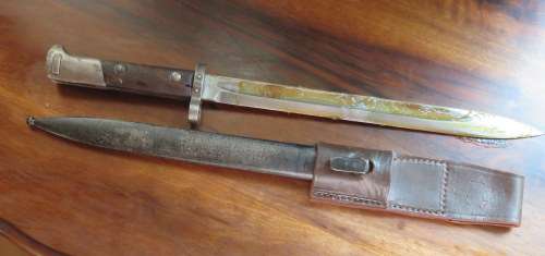 CZECH VZ 33 BAYONET FOR THE CZECH MAUSER-SERIAL NUMBER ON THE POMMEL-METAL SCABBARD WITH LEATHER FRO