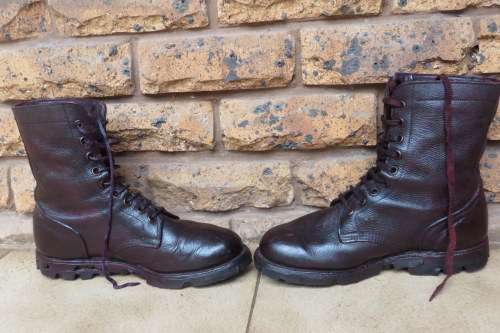 SADF BORDER WAR PERIOD PAIR OF BOOTS-SIZE 8-GOOD CONDITION
