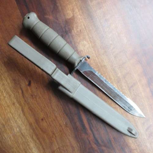 AUSTRIAN 1981 GLOCK MILITARY SAW BACK FIGHTING KNIFE & SCABBARD