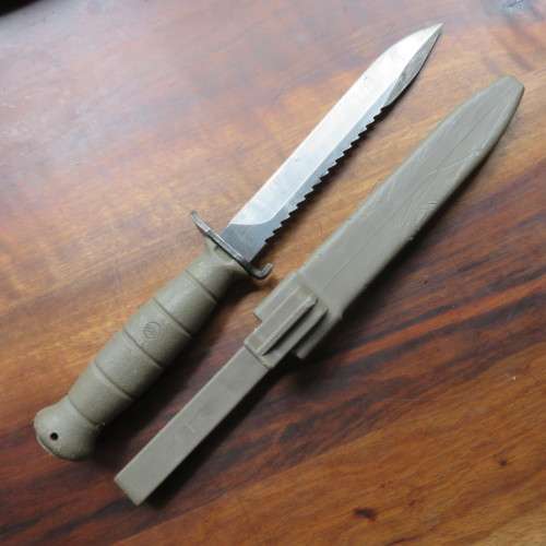 AUSTRIAN 1981 GLOCK MILITARY SAW BACK FIGHTING KNIFE & SCABBARD