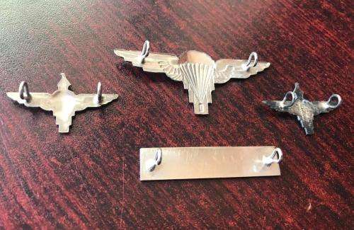 RHODESIA-RARE ZIMBABWE PARACHUTE SET,CAP,COLLARS& TITLE-LUGS INTACT-WORN POST 1980-THE ONE COLLAR WI