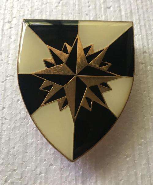 A PROP FLASH ATTRIBUTED TO 3 RECCE COMMANDO-IN FACT THIS WAS A 1RC SCHOOL EMBLEM WITH ALTERNATING BL
