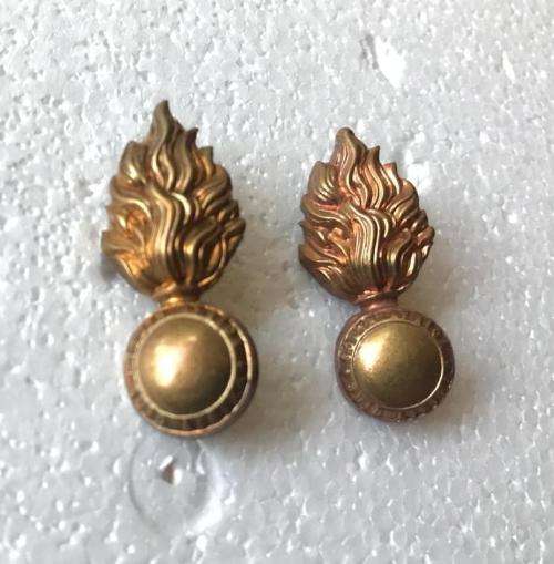 SA ARTILLERY BI-METAL COLLAR BADGE PAIR- WORN 1922-1926- LUGS INTACT