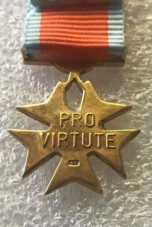 9CT GOLD(MARKED) PRO VIRTUTE DECORATION-MINIATURE- INSTITUTED 1987