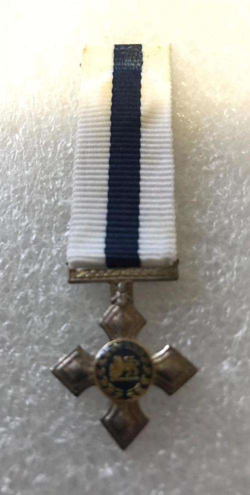 MINIATURE NAVY CROSS AUTHENTIC SILVER MEDAL- SILVER MARKING ON SUSPENDER-INSTITUTED 1991