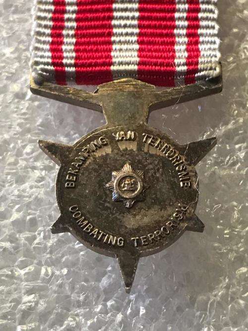 MINIATURE SA POLICE MEDAL FOR COMBATING TERRORISM (1974)-SILVER MEDAL