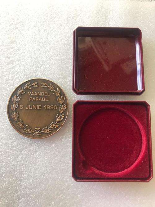 VAANDEL PARADE 6 JUNE 1996 BRONZE MEDALLION- DIAMETER 50 MM