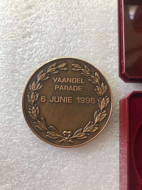 VAANDEL PARADE 6 JUNE 1996 BRONZE MEDALLION- DIAMETER 50 MM