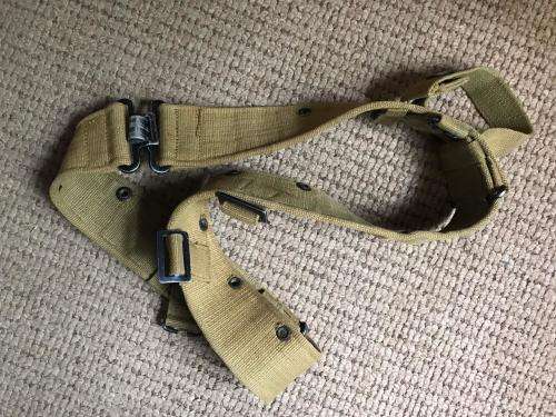 BRITISH PATTERN 1944 CANVAS WEB BELT IN EXCELLENT CONDITION