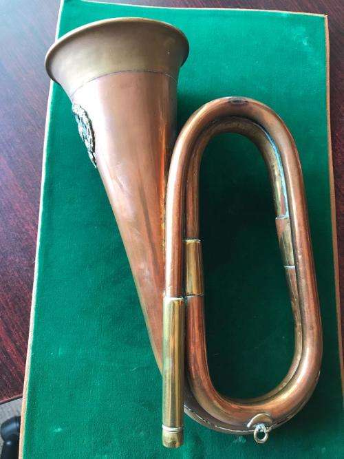 ORIGINAL HEAVY COPPER BUGLE WITH BOER WAR PERIOD RIFLE BRIGADE BADGE