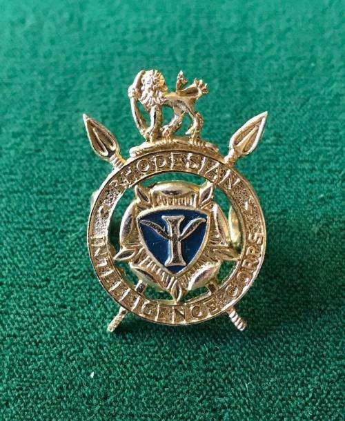 RHODESIAN INTELLIGENCE CORPS GILT CAP BADGE-1977-1980- LUGS INTACT