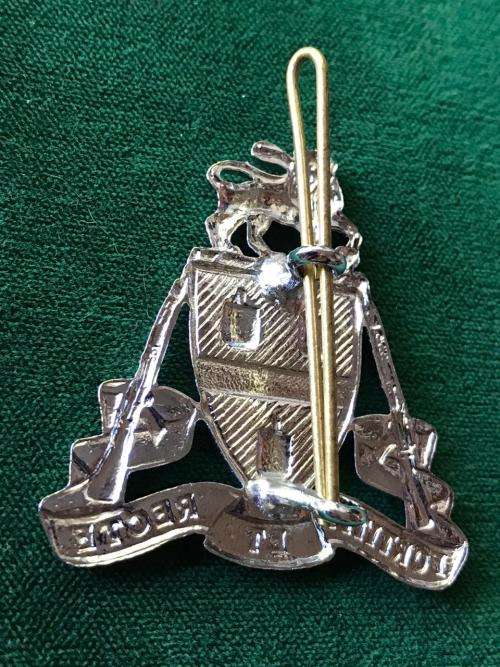 JOHANNESBURG REGIMENT CHROME CAP BADGE-WORN FROM 1970'S- 2 LUGS
