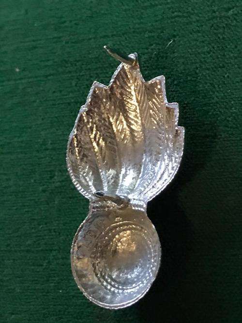 ARTILLERY CHROMED COLLAR BADGE-ALSO WORN AS A BERET BADGE-POST 1976- 2 PINS