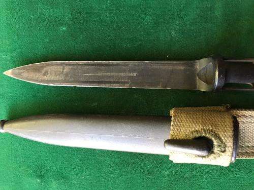 R1 BAYONET WITH SCABBARD & FROG