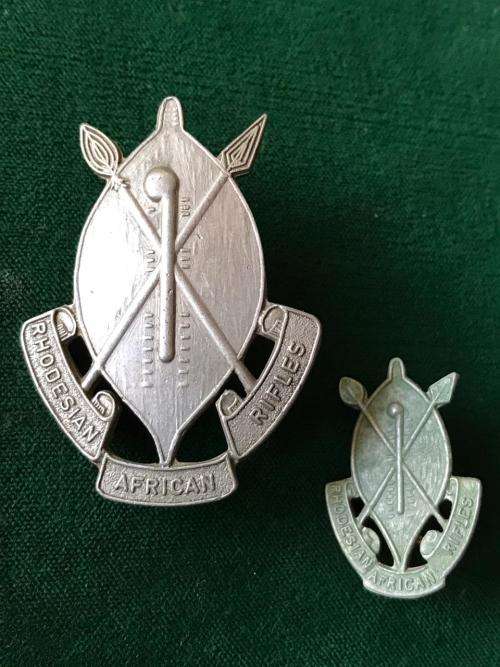 RHODESIAN AFRICAN RIFLES CAP & COLLARS-WORN UP TO 1980- LUGS INTACT