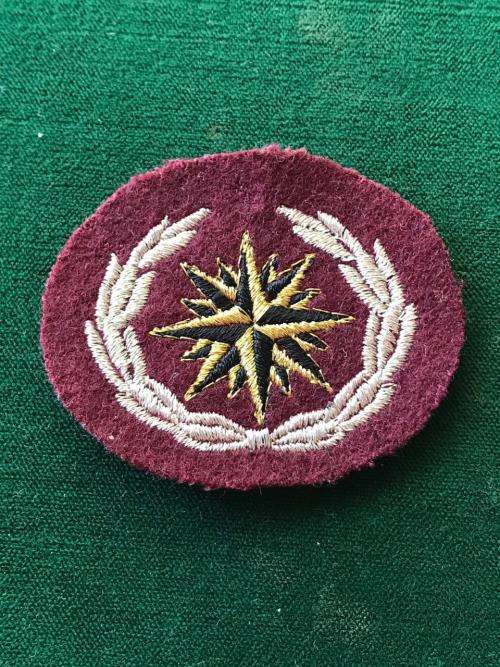 RECCE 7TH ISSUE COMPASS ROSE SILVER LUREX WREATH,GOLD LUREX AND BLACK THREAD COMPASS ROSE ON MAROON