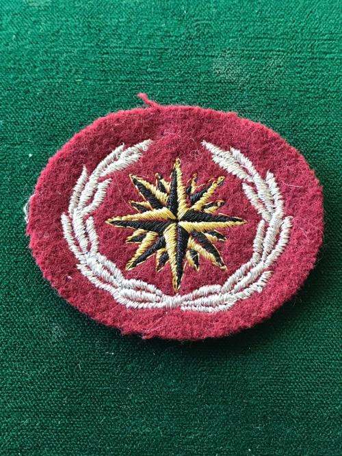 RECCE 7TH ISSUE COMPASS ROSE SILVER LUREX WREATH,GOLD LUREX AND BLACK THREAD COMPASS ROSE ON MAROON