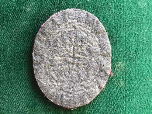 RECCE 7TH ISSUE COMPASS ROSE SILVER LUREX WREATH,GOLD LUREX AND BLACK THREAD COMPASS ROSE ON MAROON