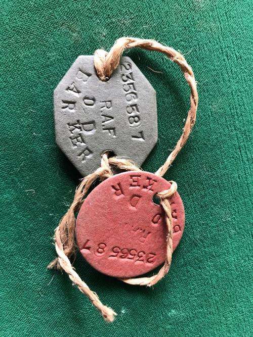 WW2 DOG TAGS FOR 0D BARKER RAF