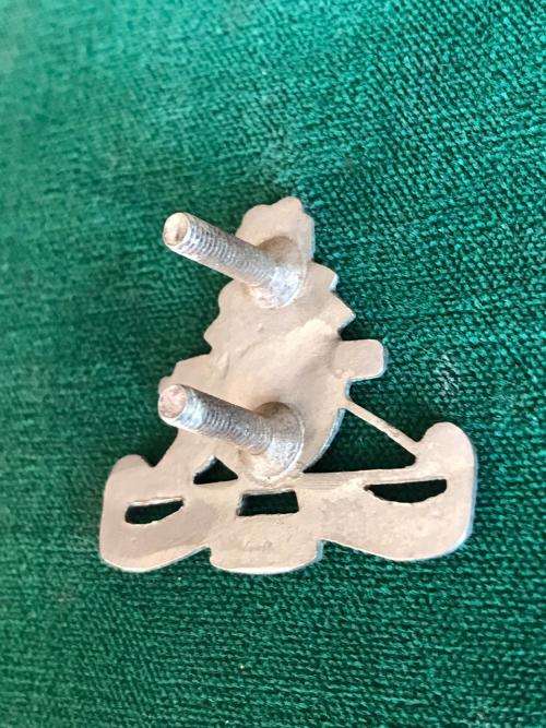 14 FIELD REGIMENT,CHROMED BERET BADGE-APPROVED IN 1984- 2X SCREW LUGS