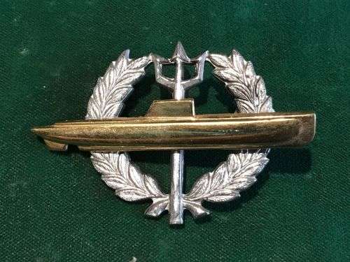 SA NAVY,SUBMARINERS BI-METAL BREAST BADGE-APPROVED 1973 AND WORN UNTIL MAY 2009-THIRD TYPE WITH CHR