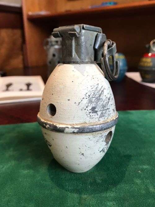 DRILL M26 R1 M1 HAND GRENADE DEVELOPED BY THE USA AND ENTERED SERVICE AROUND 1952-NICKNAMED THE LEMO