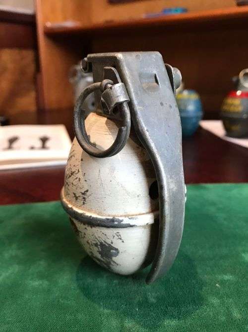 DRILL M26 R1 M1 HAND GRENADE DEVELOPED BY THE USA AND ENTERED SERVICE AROUND 1952-NICKNAMED THE LEMO
