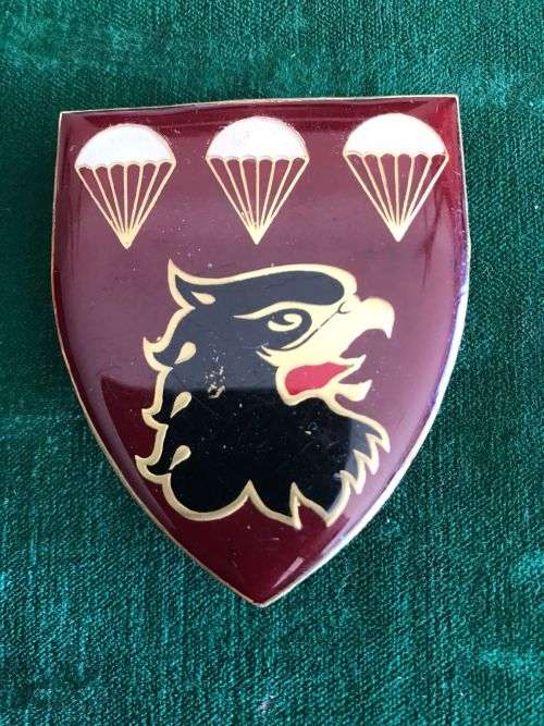3 PARACHUTE BATTALION SHOULDER FLASH- 2ND ISSUE- 3 PINS-ORIGINAL