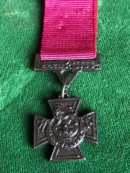 MINIATURE VICTORIA CROSS-COPY