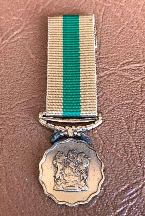 MINIATURE GOOD SERVICE MEDAL-BRONZE- 1975 (10 YEARS)