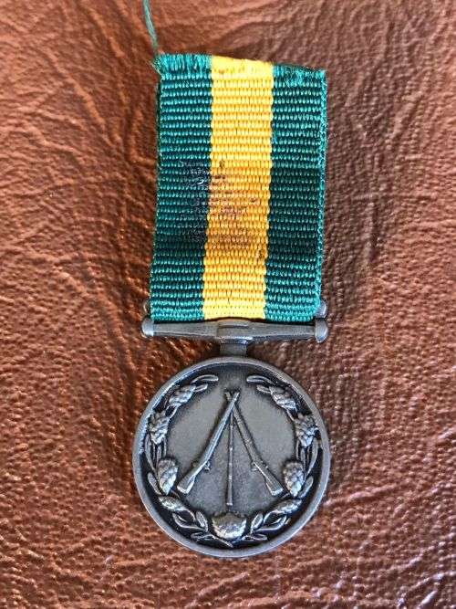 MINIATURE COMMANDO CLOSURE COMMEMORATION MEDAL