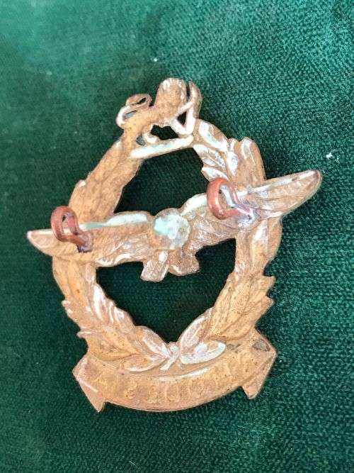 RHODESIA AIR FORCE CAP BADGE-WIDE WREATH- WW2- 2 LUGS