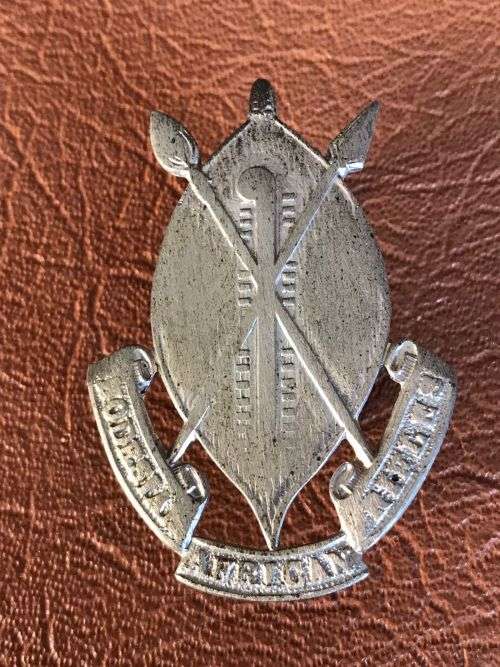 RHODESIAN AFRICAN RIFLES HAT BADGE WITH MAKERS NAME ON BACK-FIRMIN LONDON- 2 LUGS- 1970`S-1980