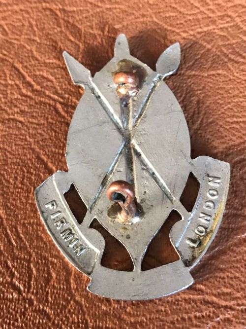 RHODESIAN AFRICAN RIFLES HAT BADGE WITH MAKERS NAME ON BACK-FIRMIN LONDON- 2 LUGS- 1970`S-1980