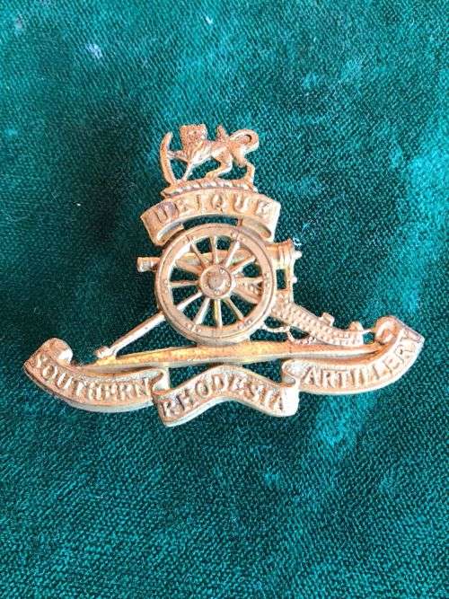 SOUTHERN RHODESIA ARTILLERY BERET BADGE-WORN 1960-1980`S- 3 LUGS- BRASS