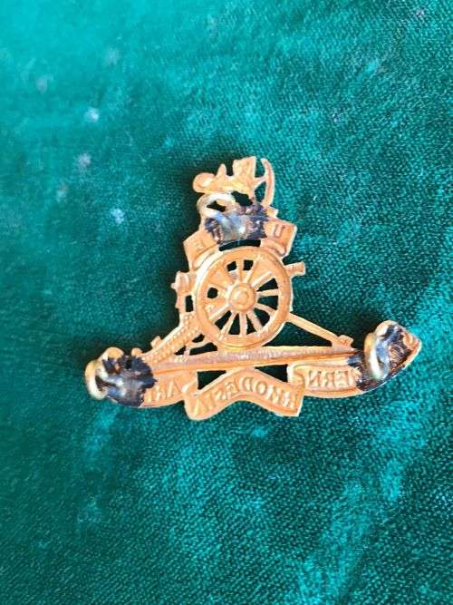 SOUTHERN RHODESIA ARTILLERY BERET BADGE-WORN 1960-1980`S- 3 LUGS- BRASS