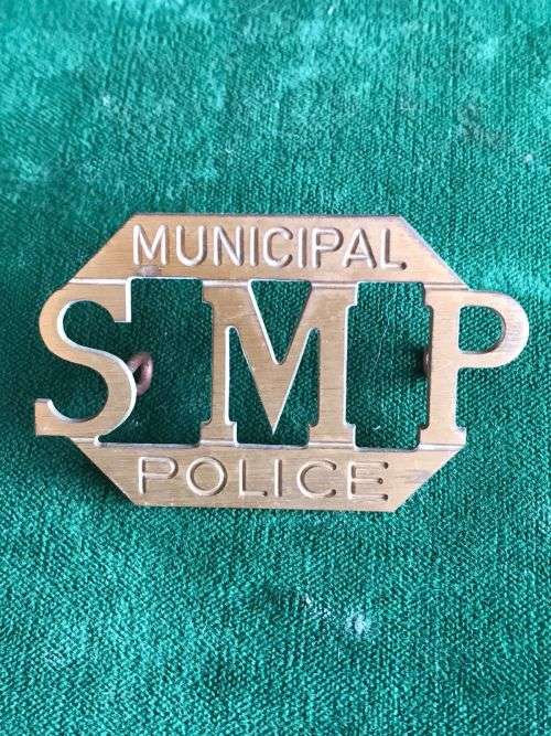 RHODESIA SALISBURY MUNICIPAL POLICE CAP BADGE- 1ST TYPE- 2 LUGS-SCARCE
