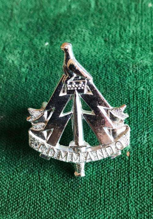 ZIMBABWE COMMANDO BATTALION-POST 1980 BERET BADGE- 2 LUGS-MAKERS MARKED
