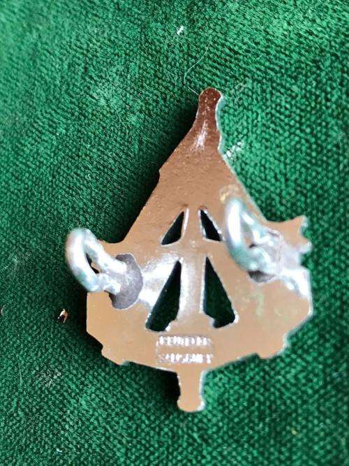 ZIMBABWE COMMANDO BATTALION-POST 1980 BERET BADGE- 2 LUGS-MAKERS MARKED