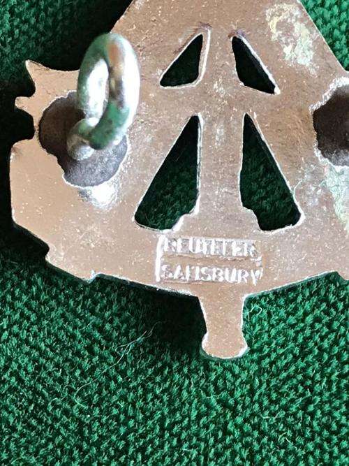 ZIMBABWE COMMANDO BATTALION-POST 1980 BERET BADGE- 2 LUGS-MAKERS MARKED