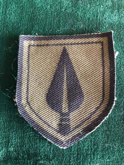 RHODESIAN PFUMO RE VANHU CAP BADGE-WORN 1978-80
