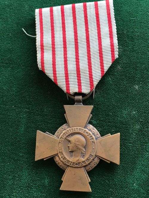 WW2 FRENCH ,FULL SIZE CROIX DU COMBAT CROSS