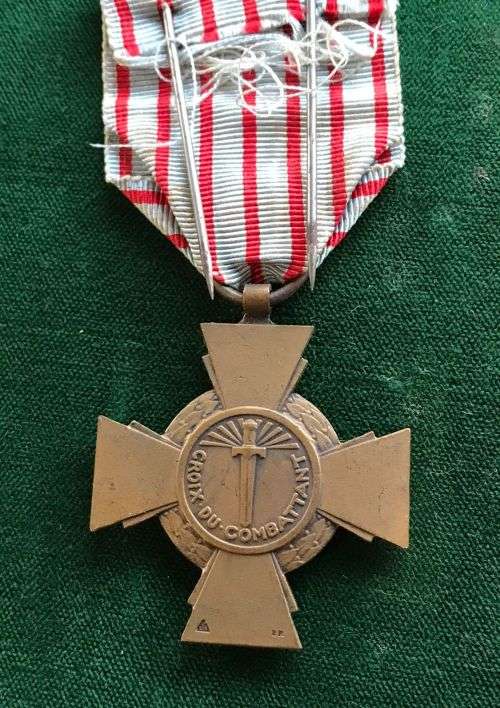 WW2 FRENCH ,FULL SIZE CROIX DU COMBAT CROSS