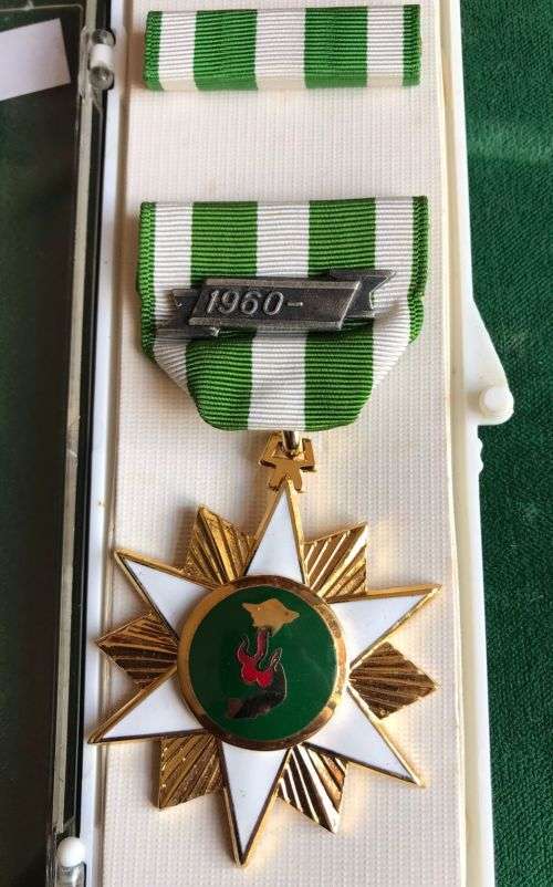 SOUTH VIETNAM CAMPAIGN MEDAL INSTITUTE 12 MAY 1964-AWARDED BY THE GOVERNMENT OF SOUTH VIETNAM TO AUS